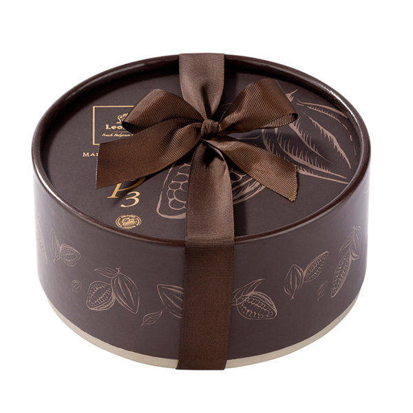 Gift chocolate packaging round box with ribbon